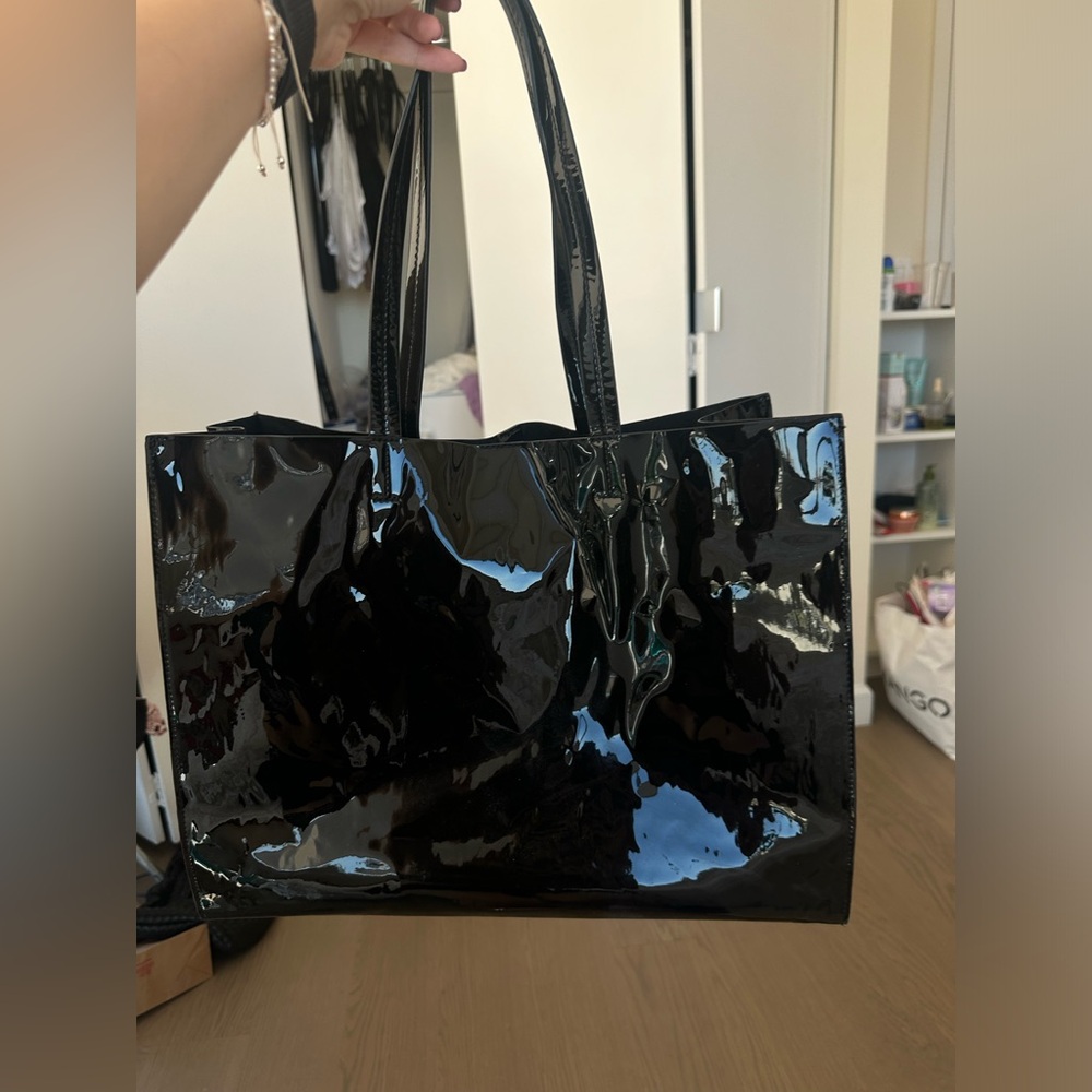 Black tote bag